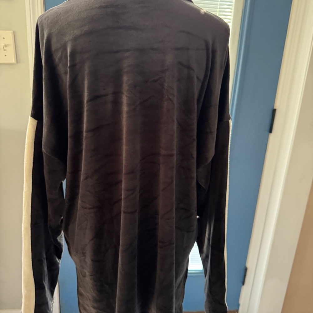 Comfort Code pullover top - Picture 2 of 3